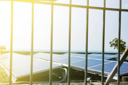 太阳能电站屋面新能源面板安装图片