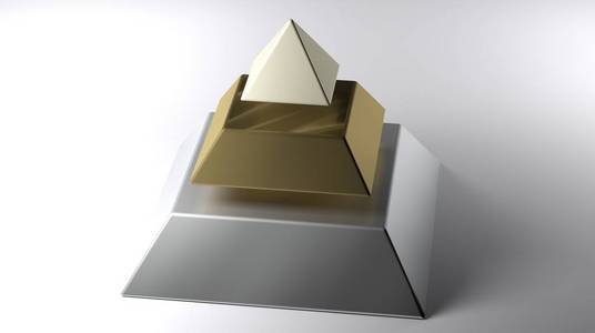金字塔分为三部分 底部是银的, 中间部分是缎子黄铜的, 顶部是金色的隔离在白色表面3d 渲染例证