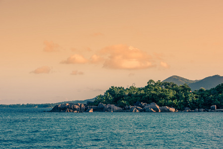 塞舌尔，印度洋海岸，从水的视图