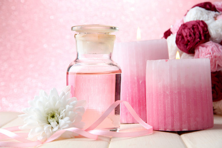 玻璃瓶 颜色本质，粉红色的背景上