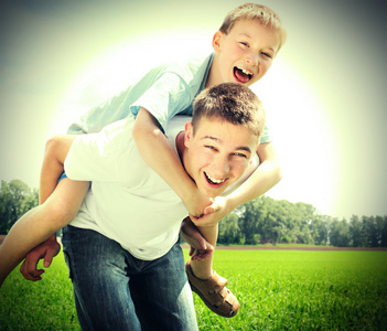 快乐兄弟肖像图片