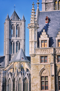 市中心的根特，比利时和圣尼古拉斯教堂钟楼