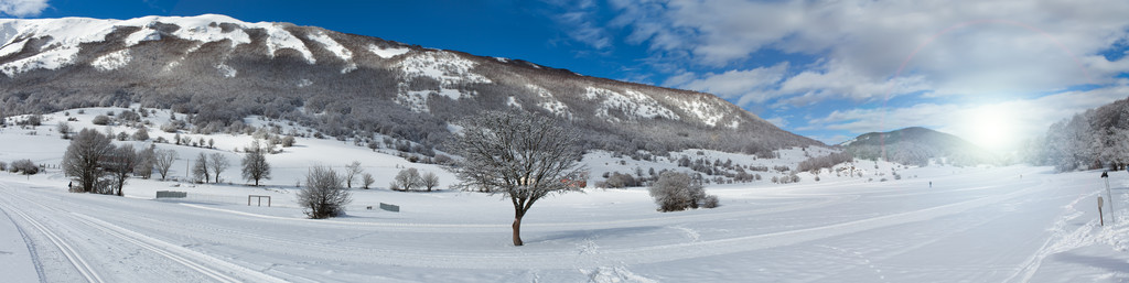 冬天全景马耶拉山 Abruzzi 意大利