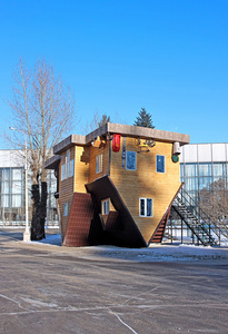 颠倒的房子在俄罗斯展览中心照片