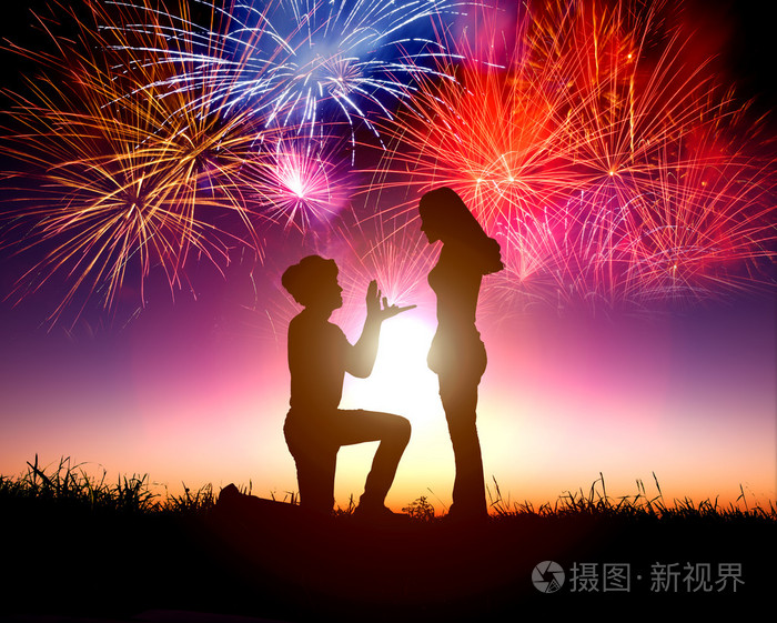 男人求婚女人嫁给山上照片-正版商用图片09tvgw-摄图新视界