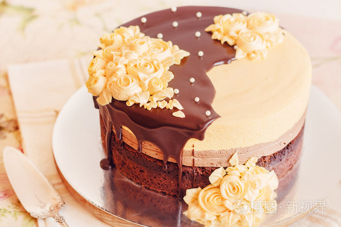 与巧克力奶油慕斯蛋糕