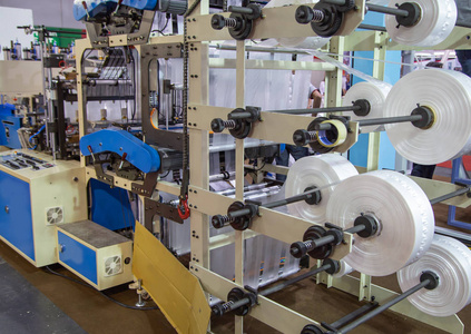 塑料袋制作流程图塑料袋工业加工用聚乙烯挤出机照片