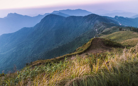 莱省泰国国家森林公园山区富驰法景区晨景