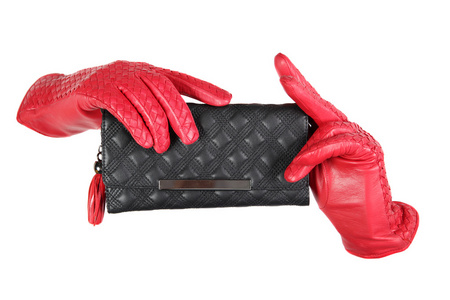红色的皮革女士手套和隔离的黑色钱包