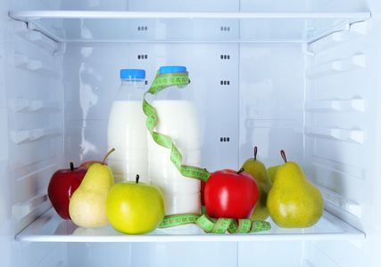 概念照片的饮食 健康的食物在冰箱里