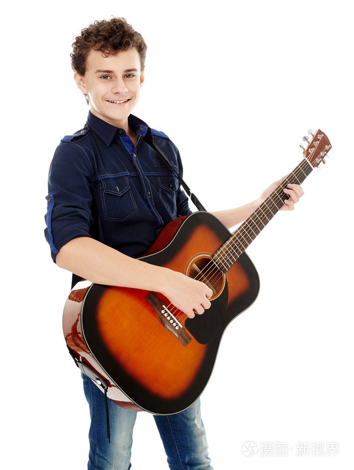 少年弹吉他照片-正版商用图片09uz3t-摄图新视界