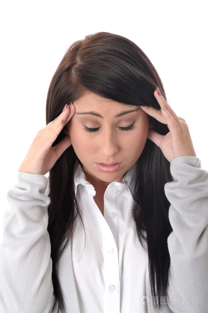 身体不适的年轻女子