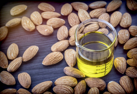 甜杏仁油图片