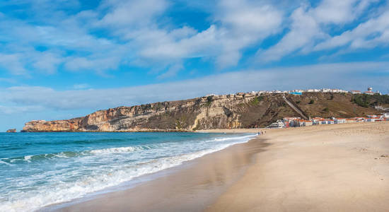 Nazare 海滩全景图。Nazare, 莱利亚区, 葡萄牙