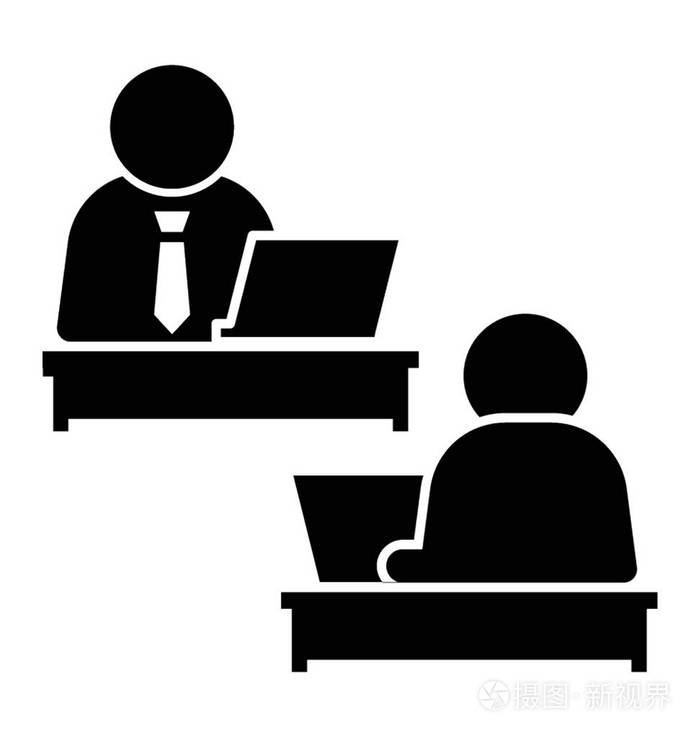 两名办公室同事在他们的办公桌上一起工作