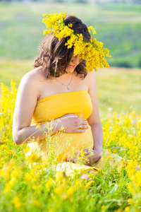 农村美丽的怀孕女人的画像