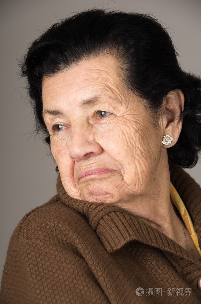 脾气暴躁的女人的老祖母的肖像