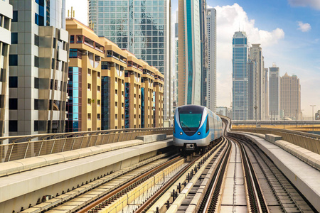 迪拜城市铁路在迪拜, 阿拉伯联合酋长国的一个夏天天