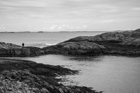美丽的风景在著名的大西洋路海岸亚特兰蒂斯船务斯韦恩, 更多的奥格罗姆斯达尔县, 挪威。黑白图像