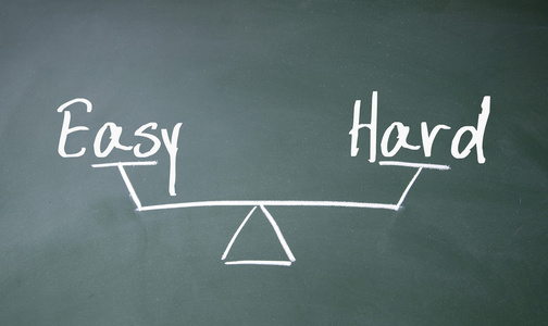 容易和难平衡标志照片