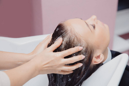 治疗后的头发水疗中心照片