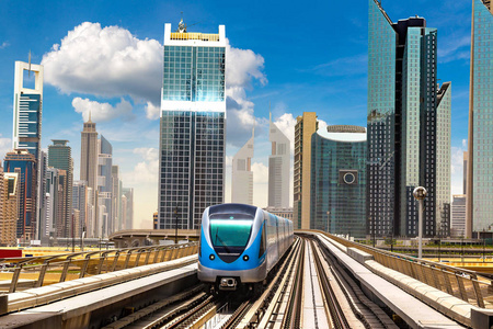 迪拜城市铁路在迪拜, 阿拉伯联合酋长国的一个夏天天