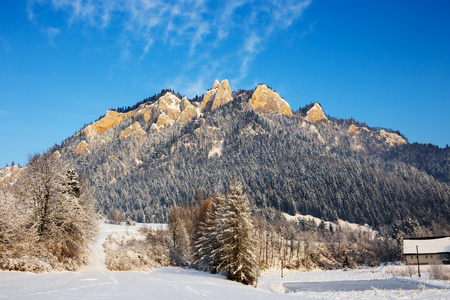 在 Pieniny 山，三个皇冠，波兰冬季景观