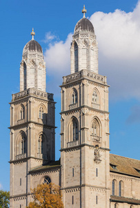 格罗斯大教堂的塔在苏黎世, 瑞士。大教堂是城市的一个知名的建筑地标