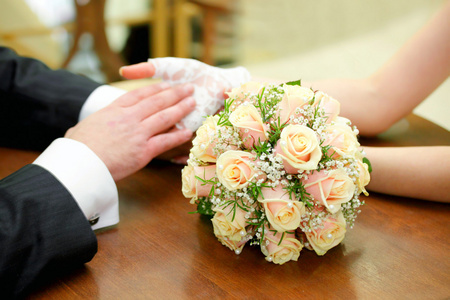 手环和婚礼的花束