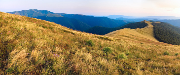 秋季山全景