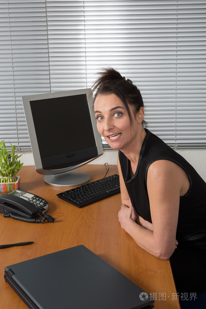 在工作的商界女强人