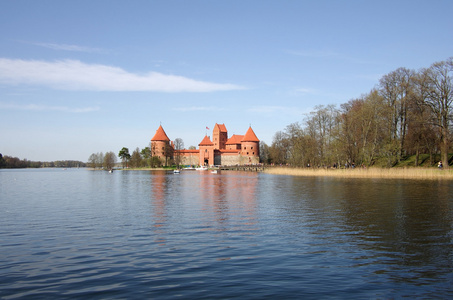 中世纪城堡在 trakai