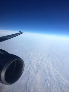 照片出地球。只有在飞机上你才会感觉到你的时间有多深。从飞机窗口的一系列独特照片