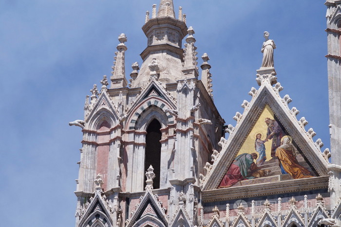 在意大利的托斯卡纳，锡耶纳主教座堂的细节