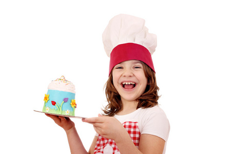 快乐的小女孩用蛋糕做饭