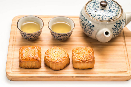在白色背景上中秋节节日月饼图片