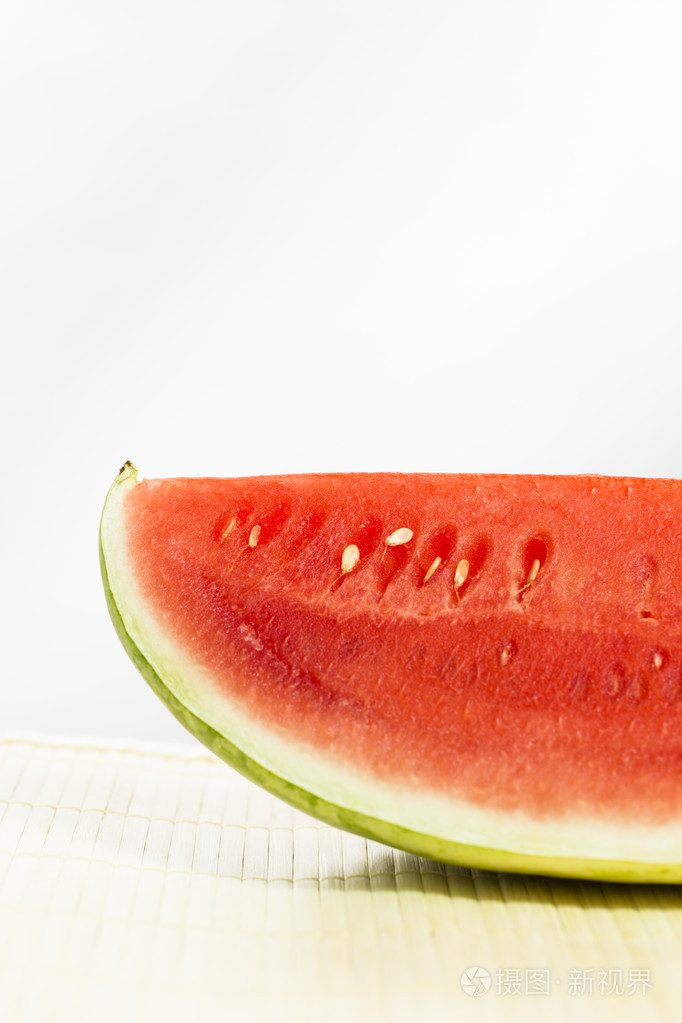 在白色的西瓜