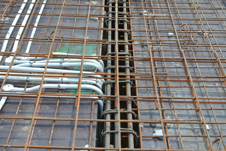 施工现场吊车及钢筋建筑起重机吊钩. 矢量插图.