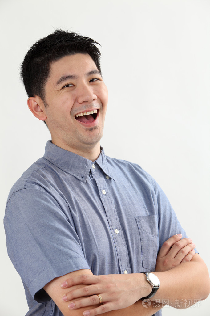 男子笑的很开心