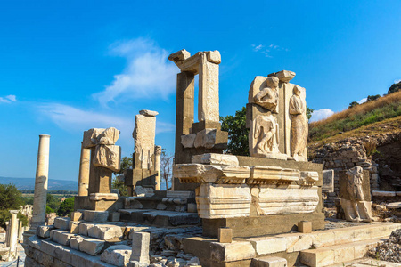 古老的城市以弗所遗址, 在土耳其的古希腊城市, 在一个美丽的夏日