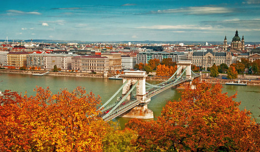 在秋季的布达佩斯