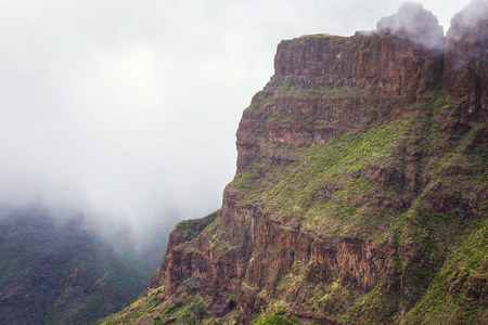 Masca 峡谷的山地景观。美丽的景色海岸与小村庄在特内里费岛, 加那利群岛