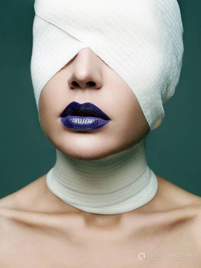 美容化妆女, 蓝色唇膏.整形外科照片-正版商用图片09z2r9-摄图新视界