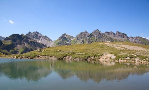 夏天风景在 Pizol 区域, 瑞士阿尔卑斯