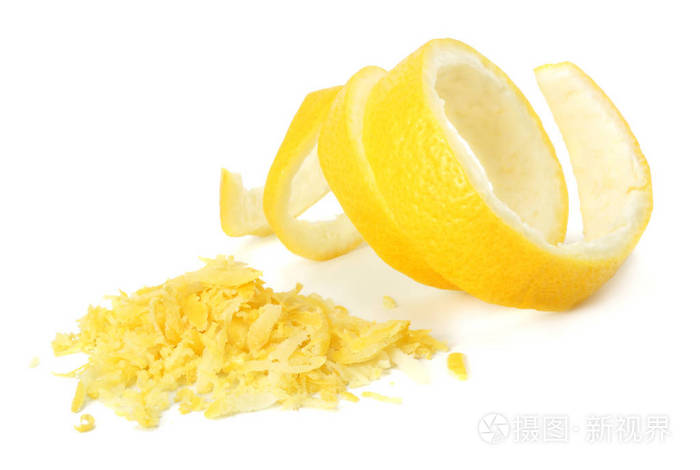 新鲜的柠檬皮和柠檬皮隔离在白色背景健康食品