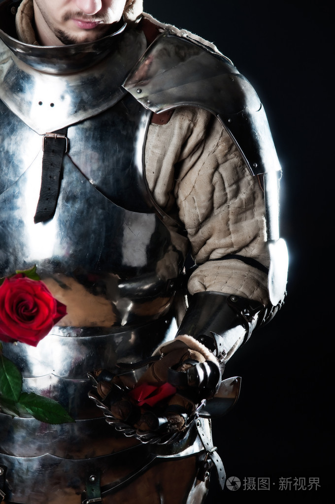 看着美丽的玫瑰骑士