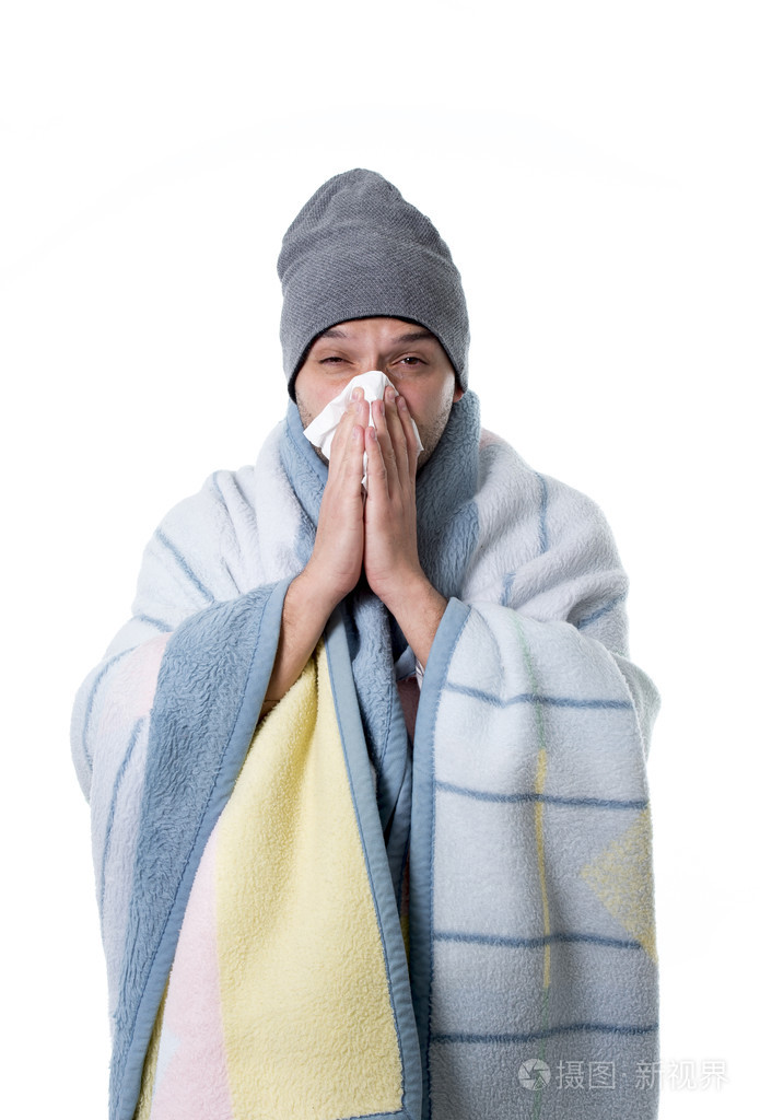 生病的年轻人有温度流行性感冒烟流感病毒感染着鼻涕的鼻子