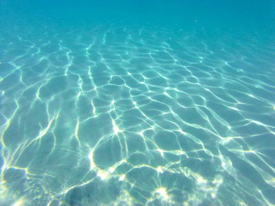 海水下的蓝色水