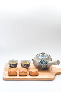 在白色背景上中秋节节日月饼图片