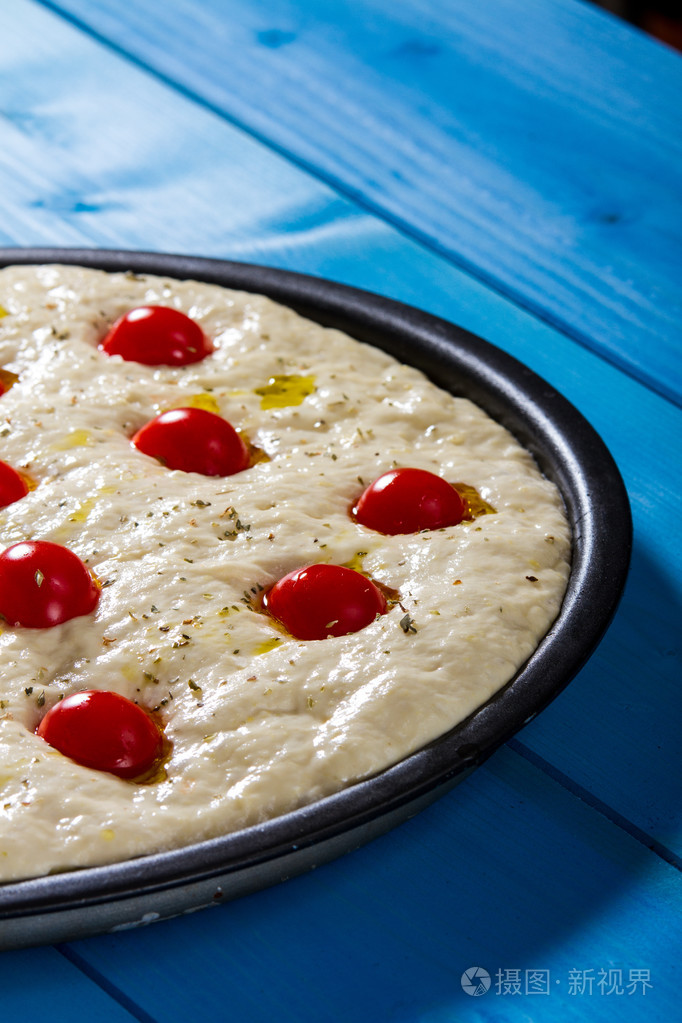 未煮过的披萨面包面包